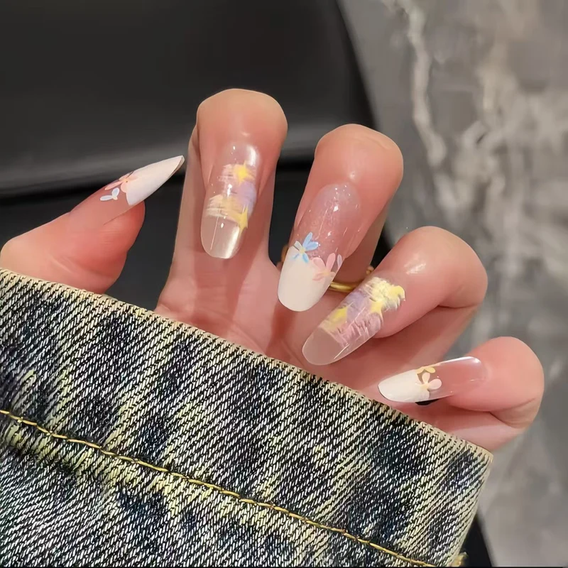 Floral Verzierter Press-On-Nagelset