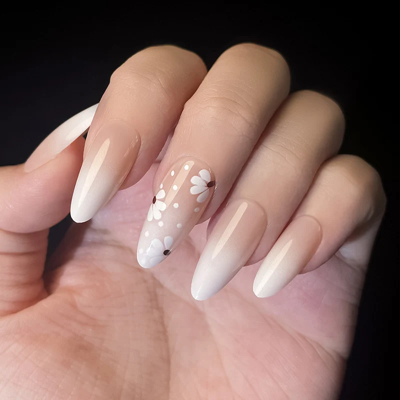 Festliche saisonale Nagelkunstverschönerungen