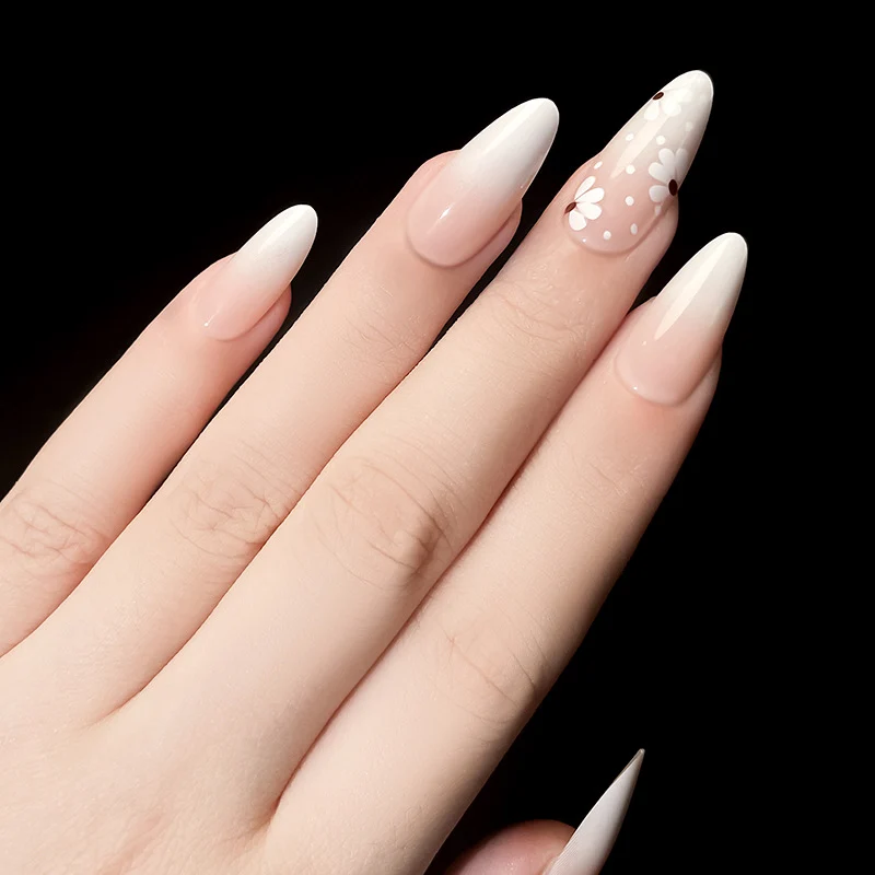 Festliche saisonale Nagelkunstverschönerungen