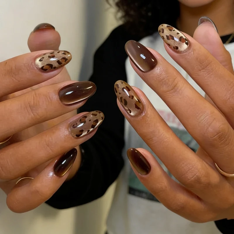Festliche saisonale Nagelkunstverschönerungen