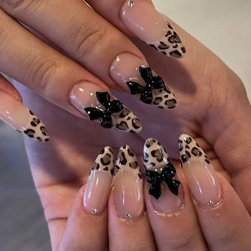 Festliche saisonale Nagelkunstverschönerungen