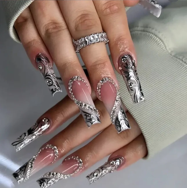 Festliche Feiertags-Nagelkunst