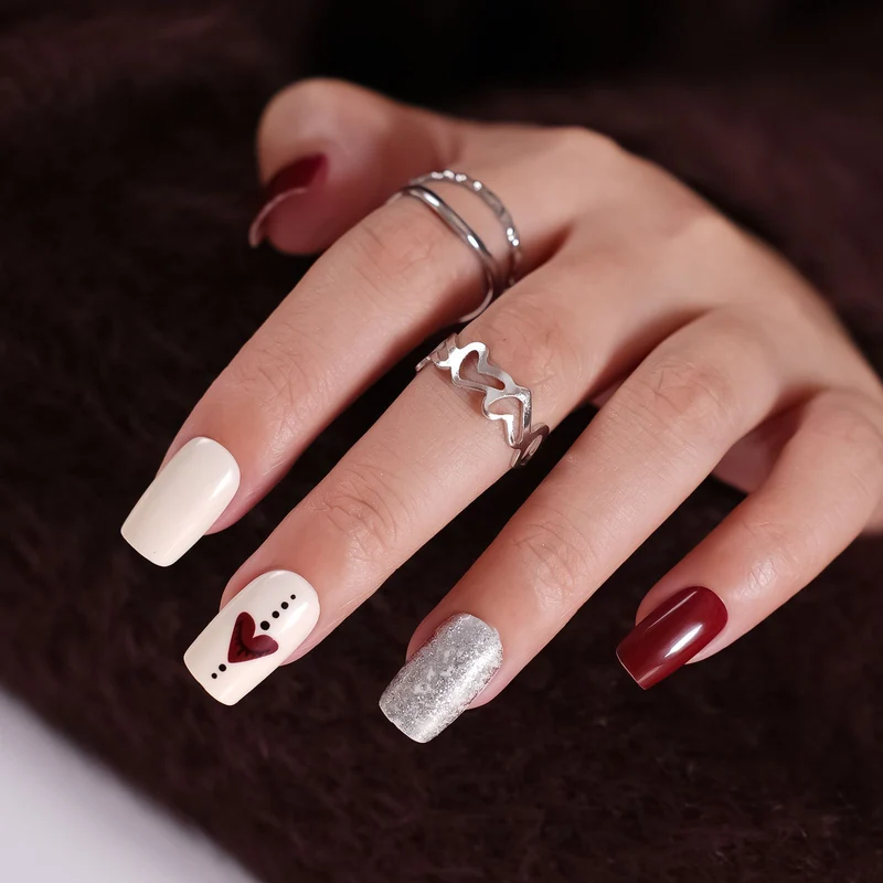 Festliche Feiertags-Nagelkunst