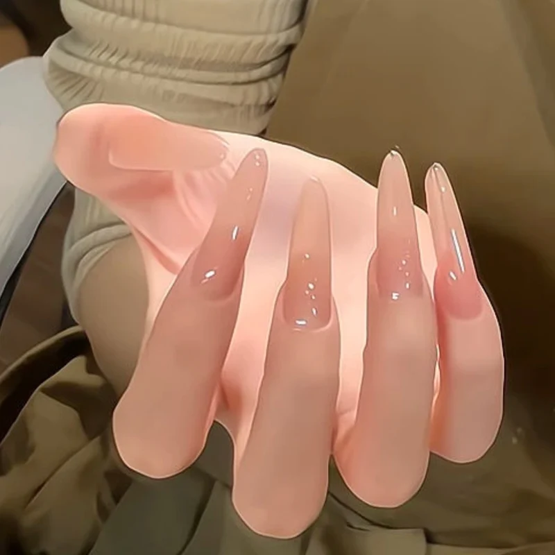 Elegante Stiletto-Nagelverlängerungen
