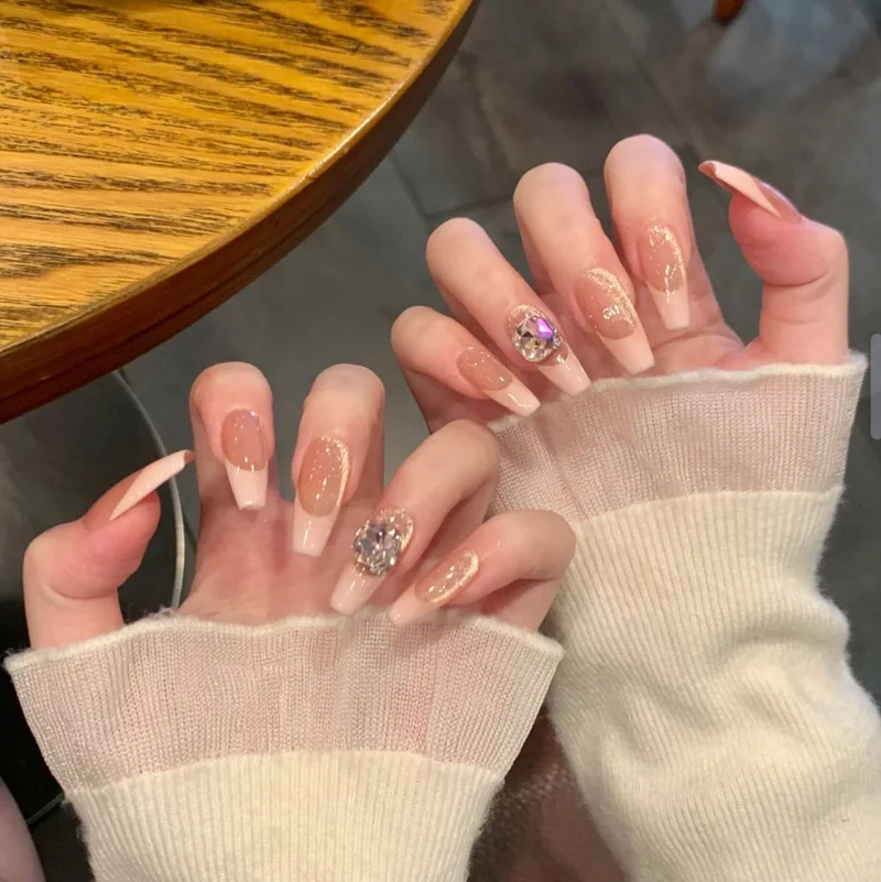 Elegante Press-On Nagelverzierungen