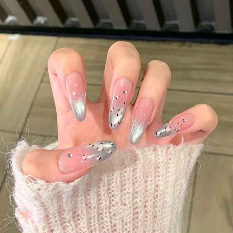 Elegante Ombre Stiletto Nagelverlängerungen