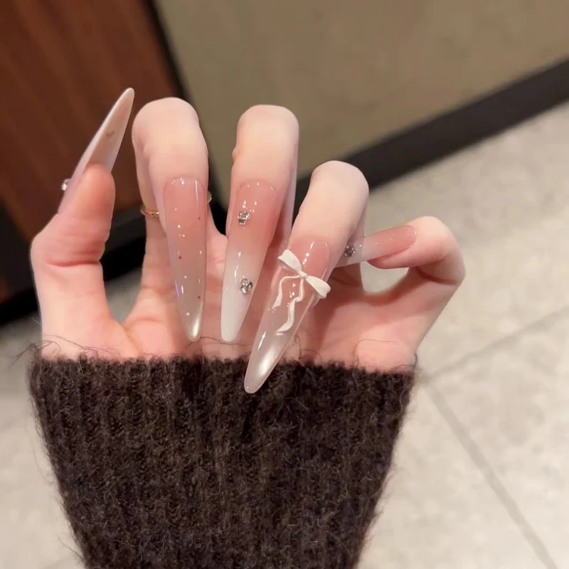 Elegante lange Stiletto-Nagelverstärkungen