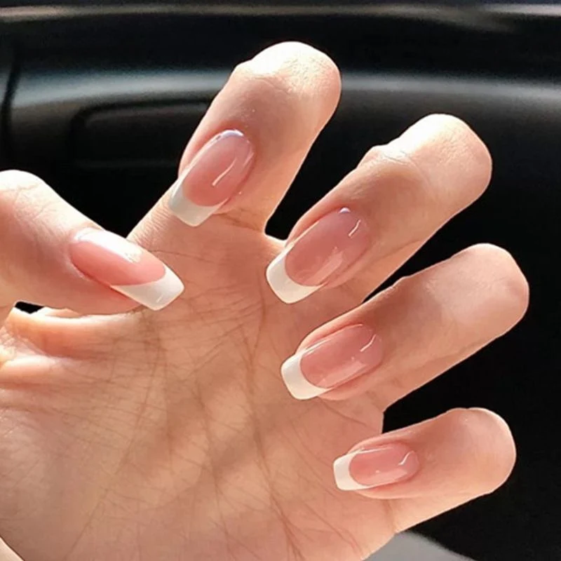 Elegante French Tip Press-On Nails