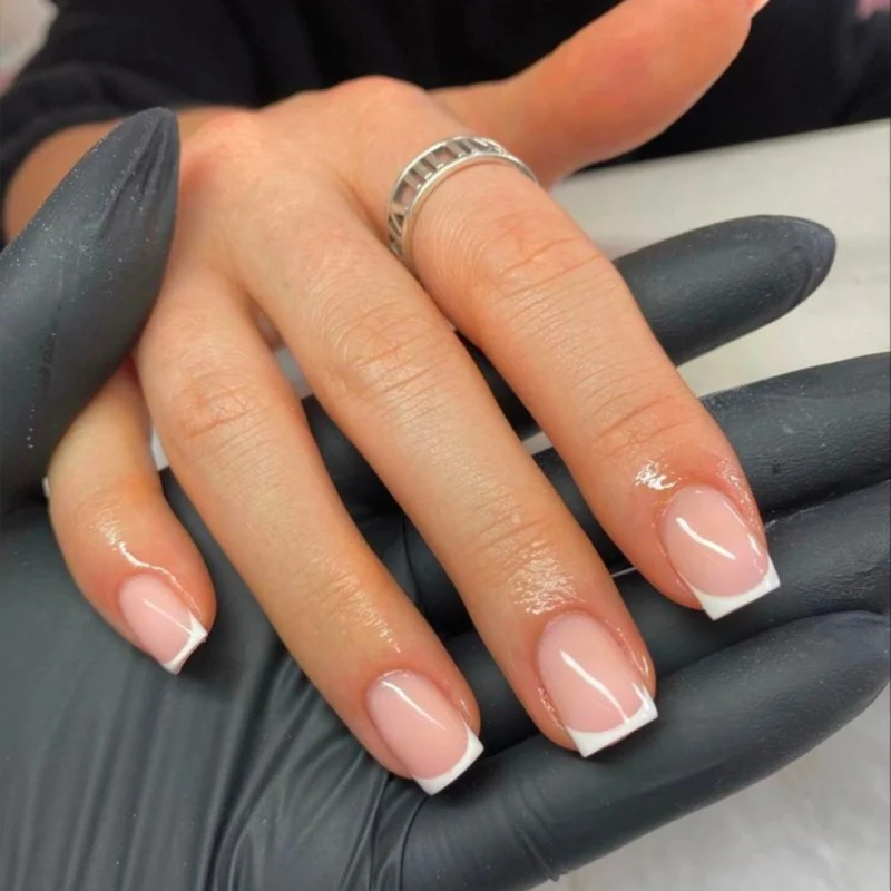 Elegante French Tip Nagelverstärkungen