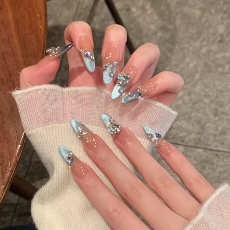 Elegantes, mit einer Schleife verziertes Press-On-Nagel-Set