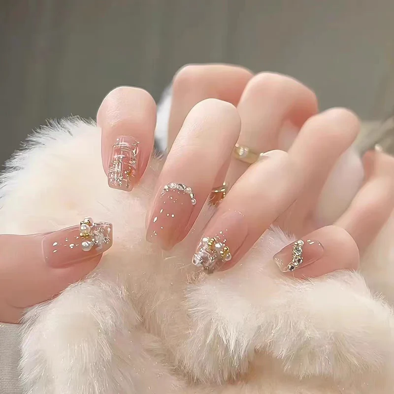 Elegante Künstlerische Stiletto Nagelverzierungen