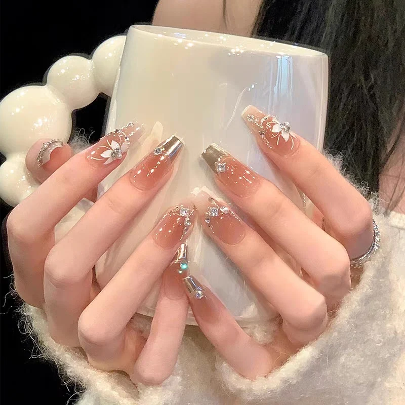 Elegante Künstlerische Stiletto Nagelverzierungen