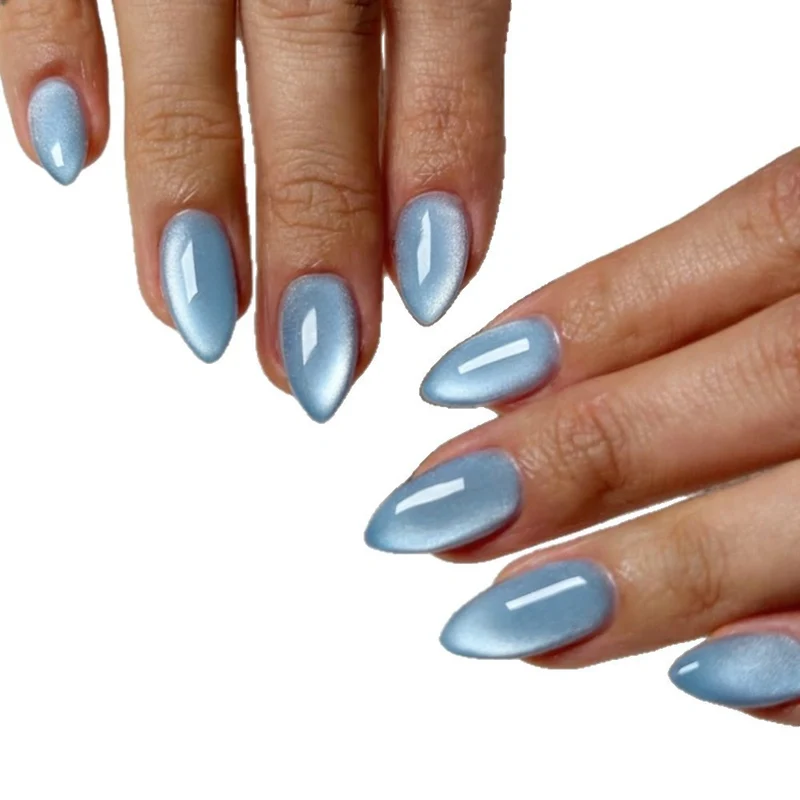 Elegante mandelförmige Nagelverzierungen