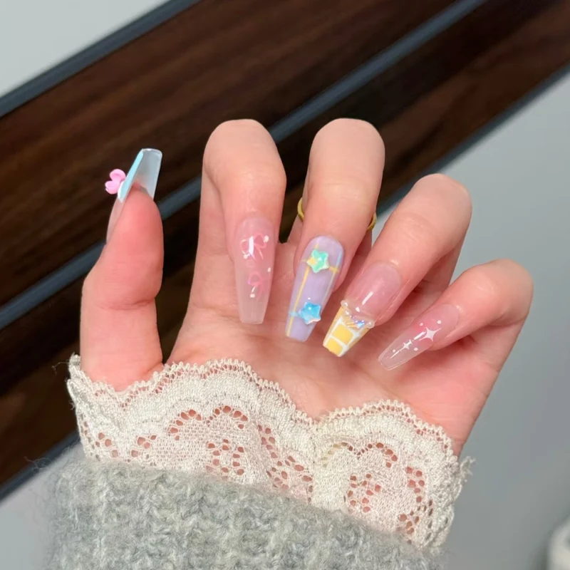 Dekoratives thematisches Press-on-Nagelset