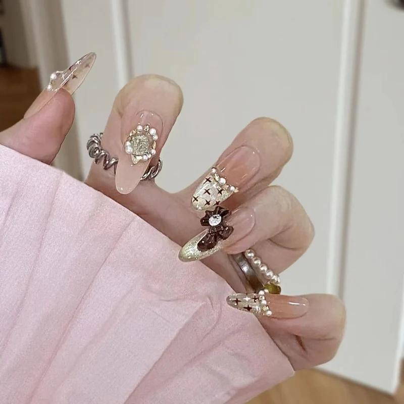 Dekorativer Stiletto Press-On Nagelset