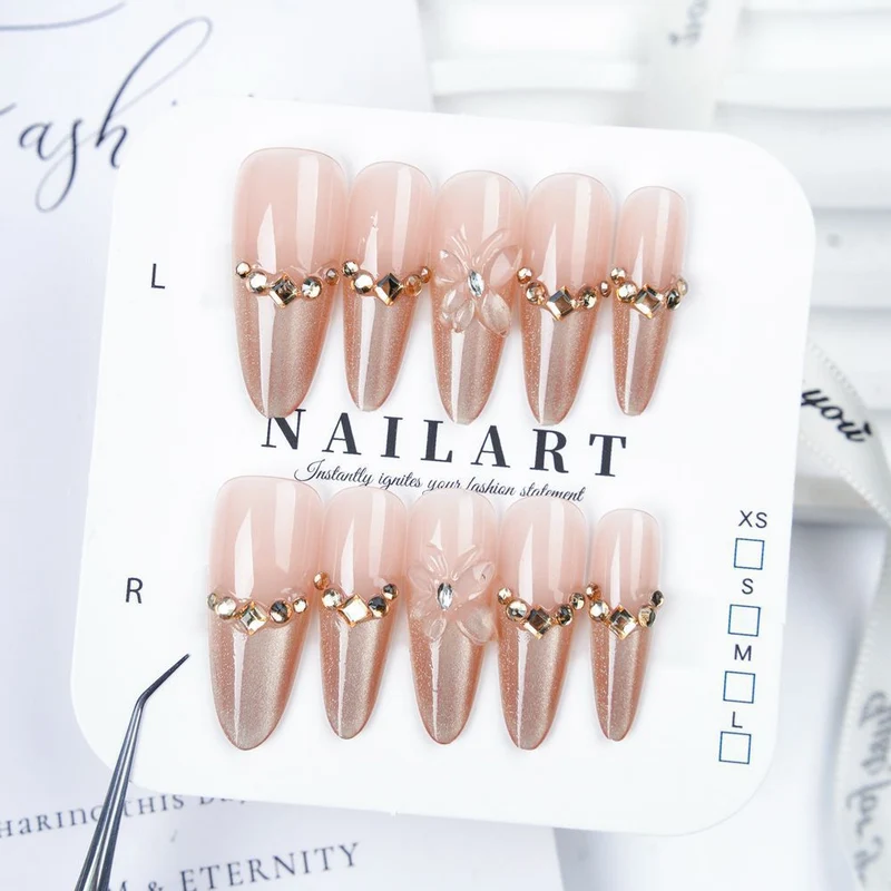 Dekorativer Stiletto Press-On Nagelset