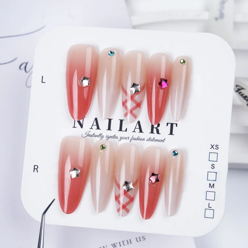 Dekorativer Stiletto Press-On Nagelset