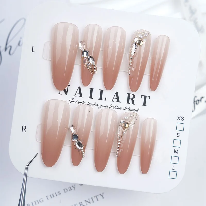 Dekorativer Stiletto Press-On Nagelset