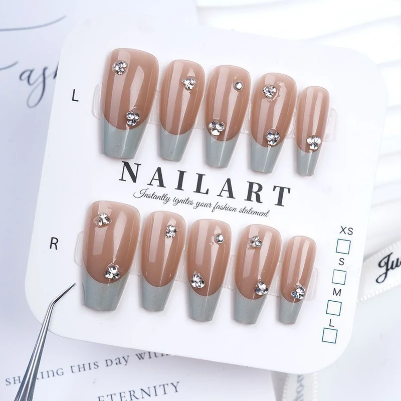 Dekorativer Stiletto Press-On Nagelset