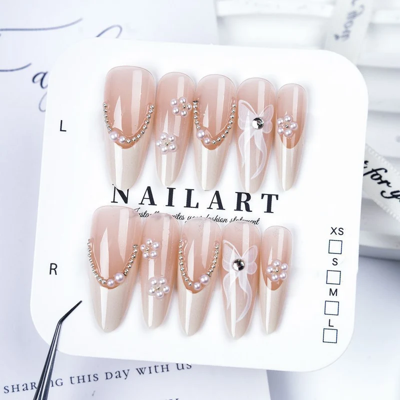 Dekorativer Stiletto Press-On Nagelset