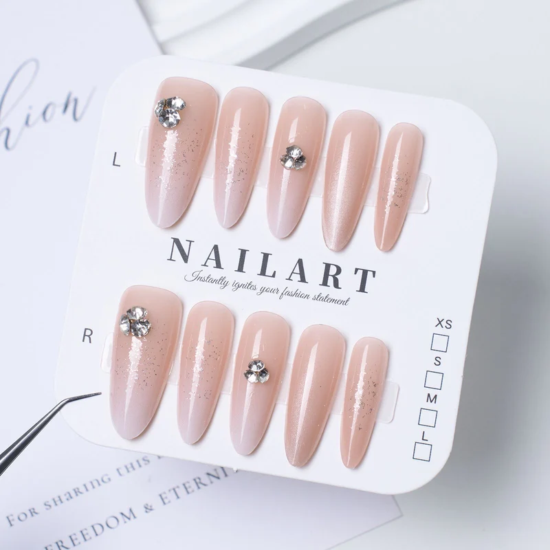 Dekorativer Stiletto Press-On Nagelset