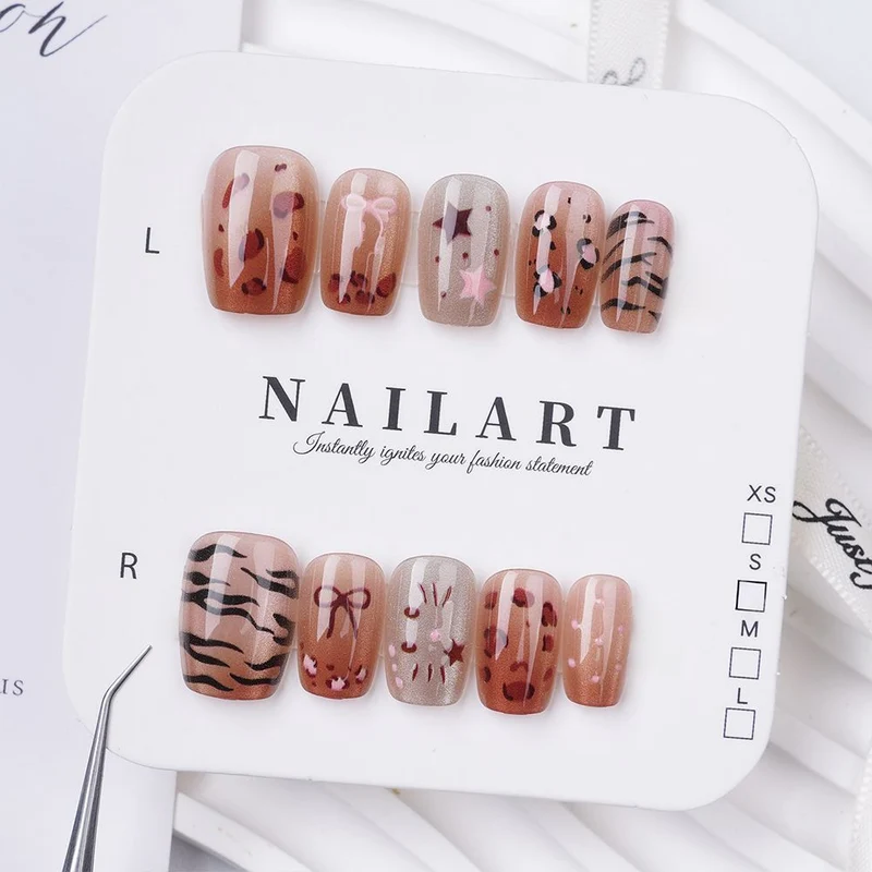 Dekorativer Stiletto Press-On Nagelset