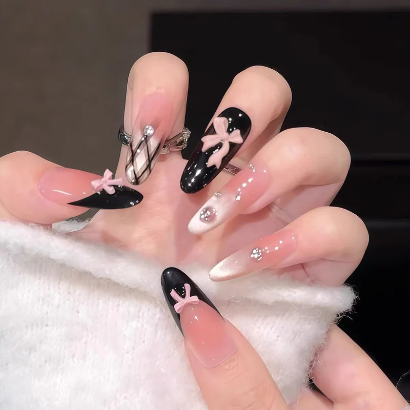 Dekorative Stiletto Press-On Nagelkunst