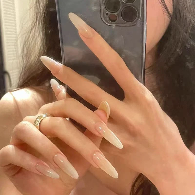 Dekorative Stiletto-Nagelspitzen