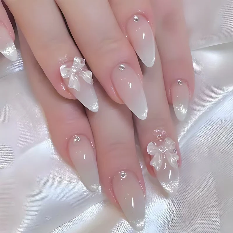 Dekorative Stiletto-Nagelverstärkungen