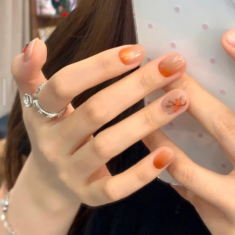 Dekorative saisonale Nagelkunst