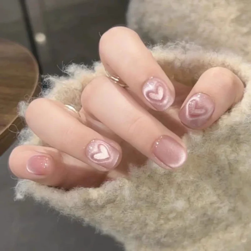 Dekorative Press-On-Nagelspitzen mit Designelementen
