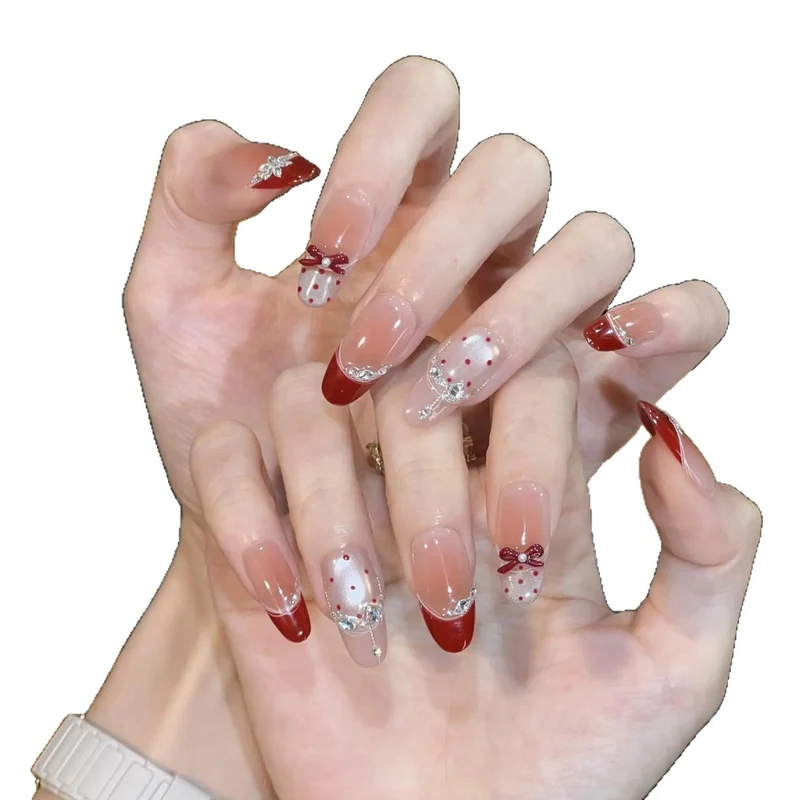 Dekorative Press-On-Nagelspitzen mit Designelementen