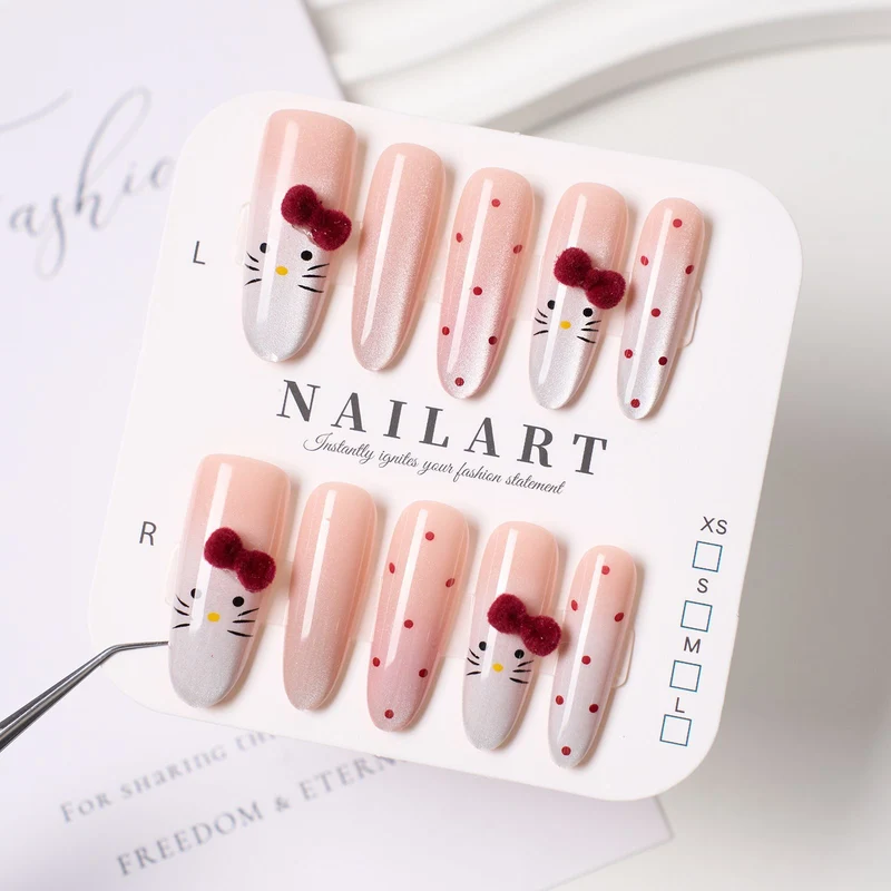 Dekorative Druck-Nagelset mit Strass- und Schleifenakzenten