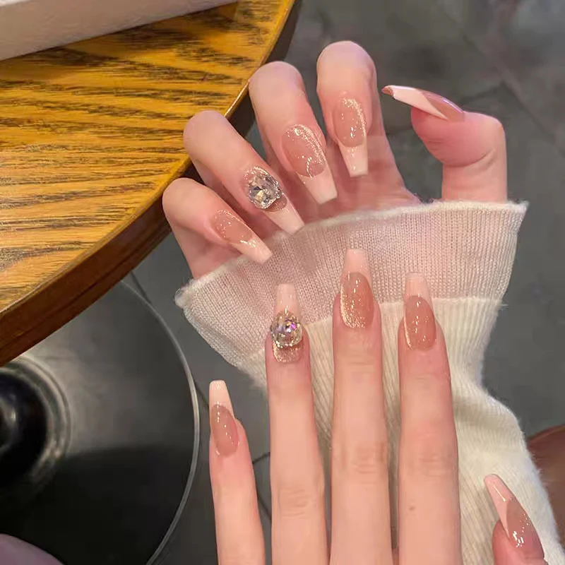 Dekorative Press-On Nagelkunst