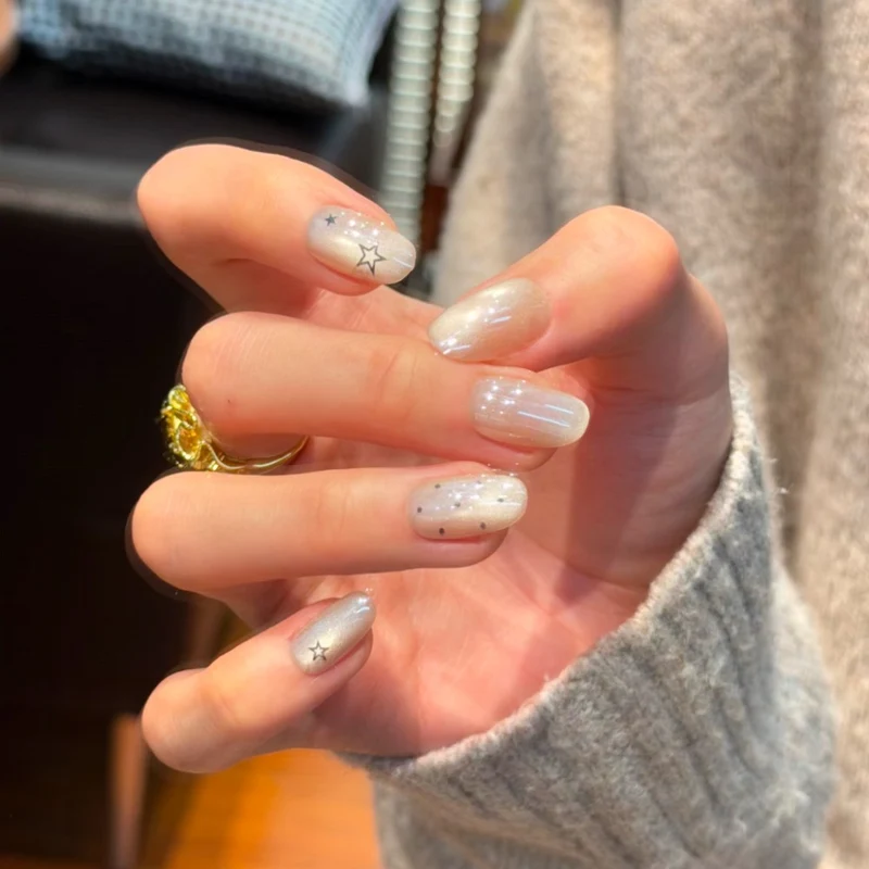 Dekorative Nagelverstärkungen