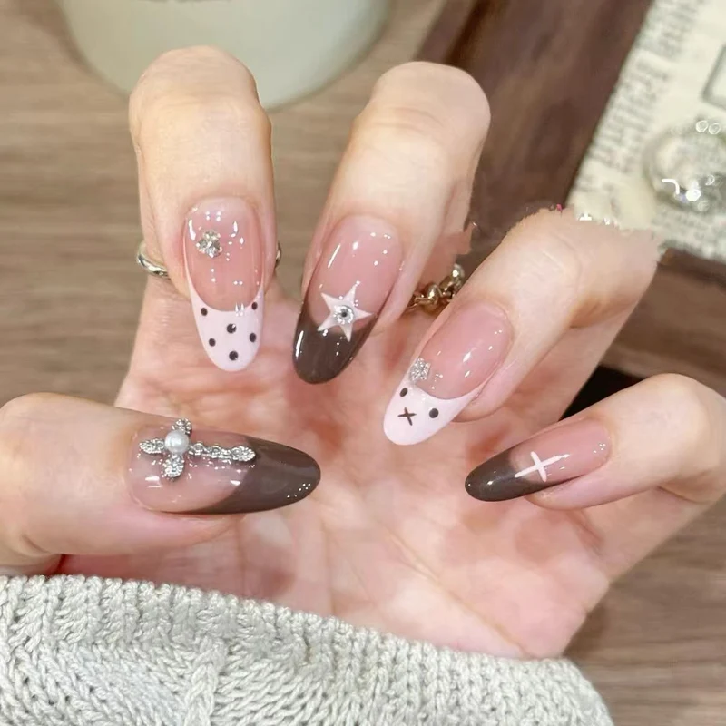 Dekorative Nagelverstärkungen