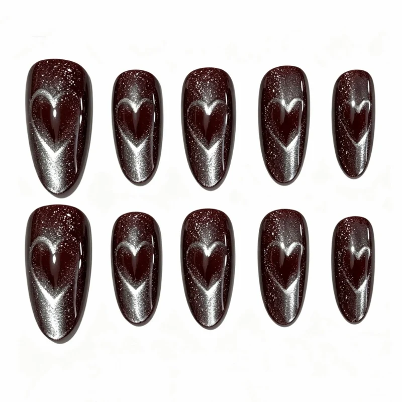 Dekorative Herz-verzierte Nagelerweiterungen