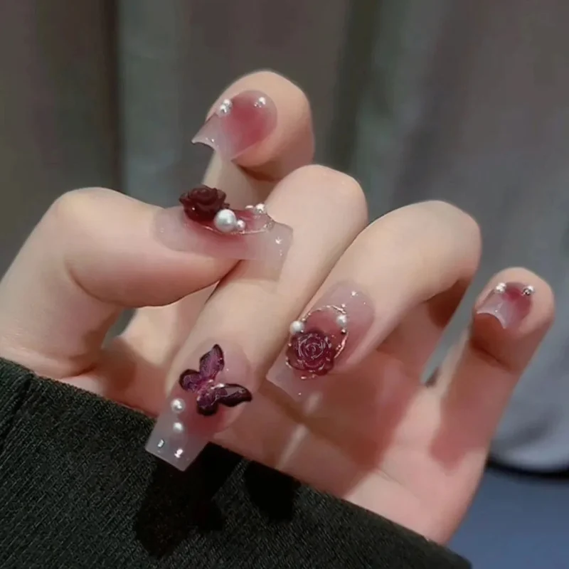 Dekorative handgefertigte Nagelverlängerungen