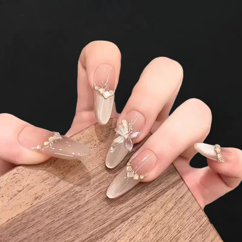 Dekorative Gel-Nagelkunst-Verzierungen
