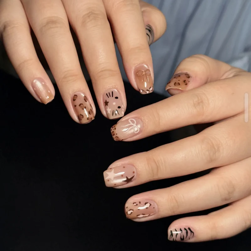 Dekorative Gel-Nagelkunst-Verzierungen