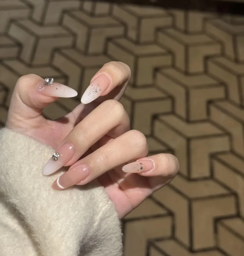 Dekorative Blumennagelkunst Tipps