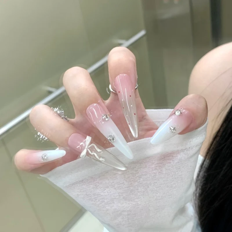 Dekorative Blumennagelkunst Tipps