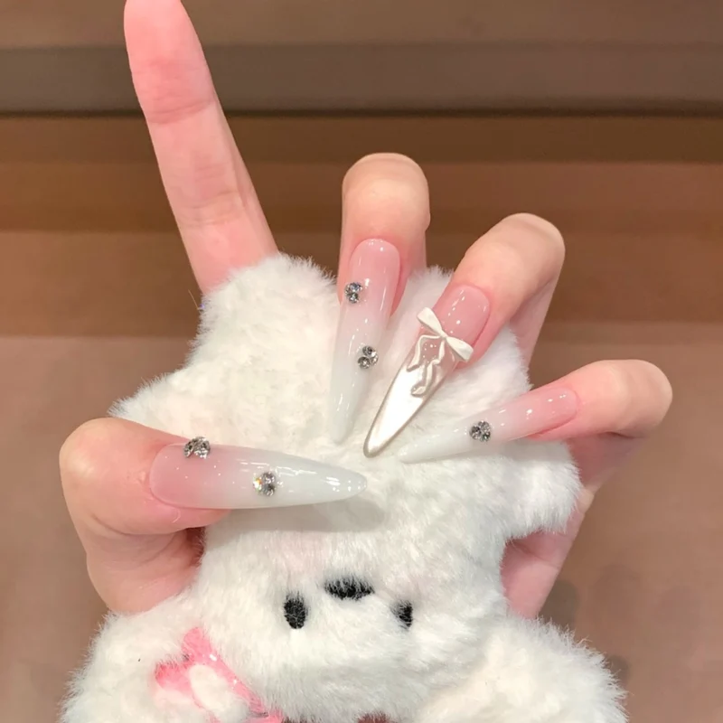 Dekorative Blumennagelkunst Tipps