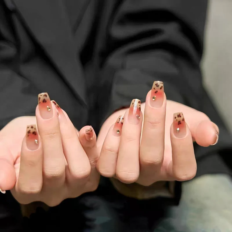 Dekorative Blumennagelkunst Tipps
