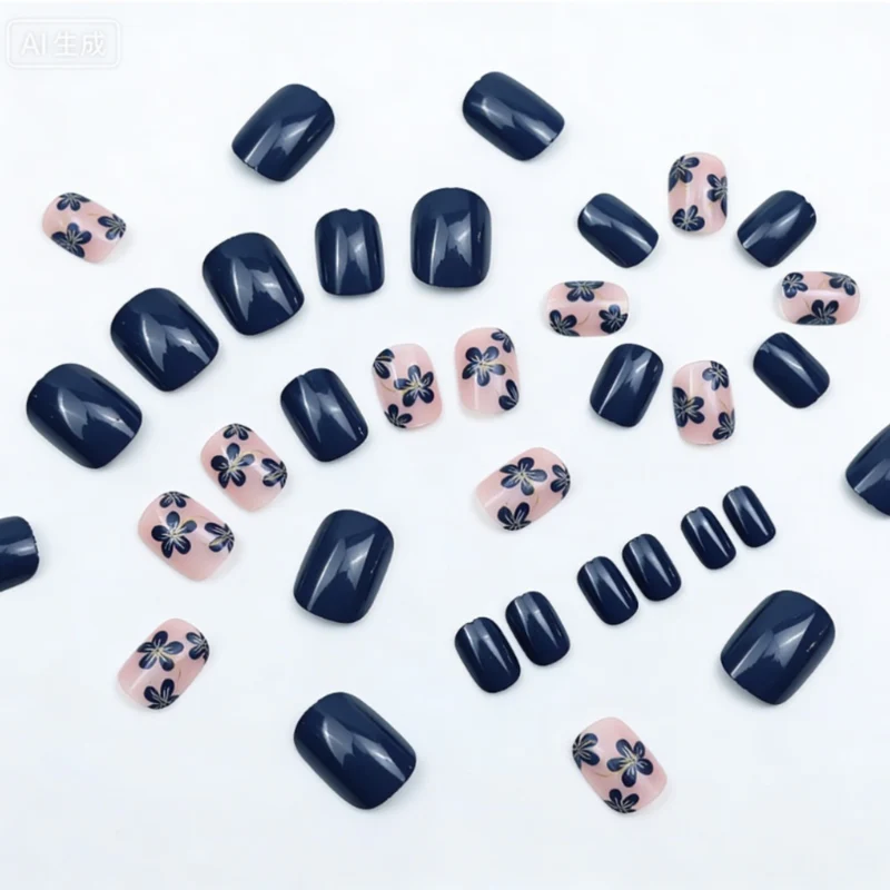 Dekorative florale Nagelkunstverzierungen
