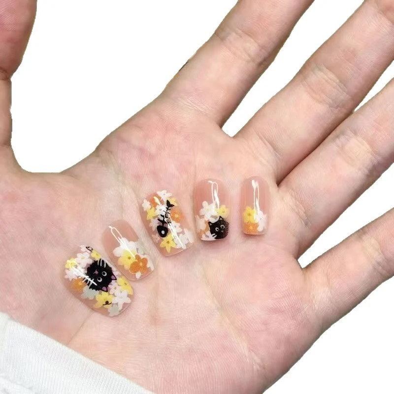 Dekorative Florale Nagelkunst