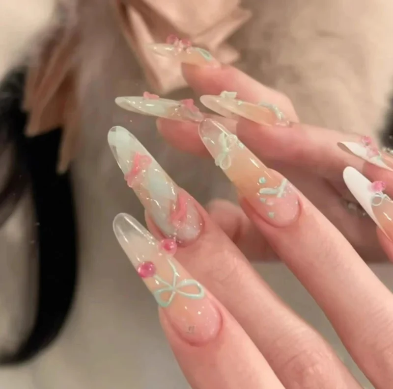 Dekorativer Schmetterlings-verzierter Press-On Nagelset
