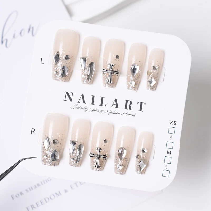 Dekorativer Schmetterlings-verzierter Press-On Nagelset