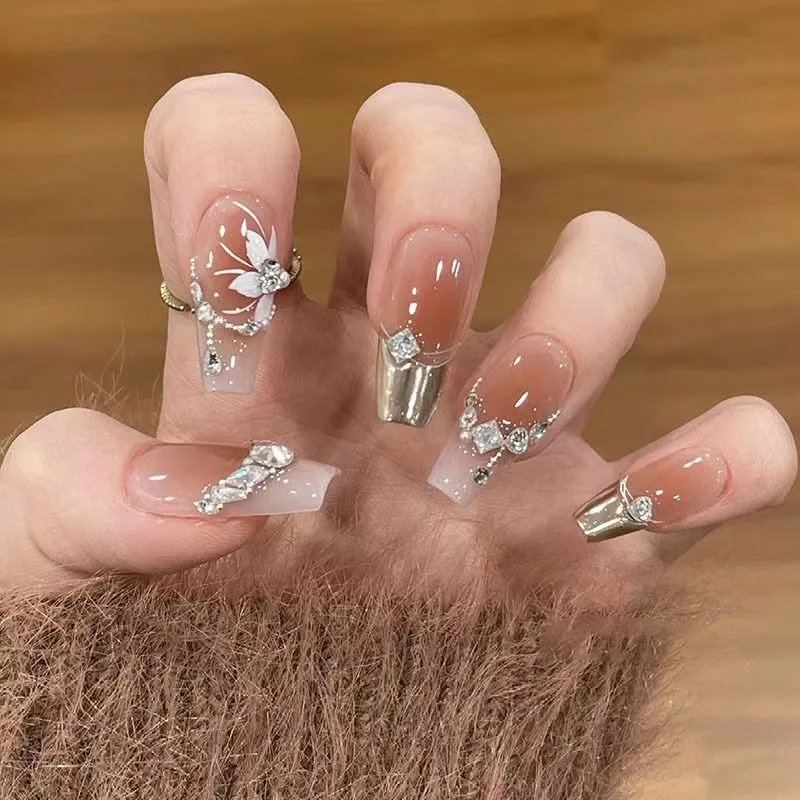 Dekorativer Schmetterlings-verzierter Press-On Nagelset