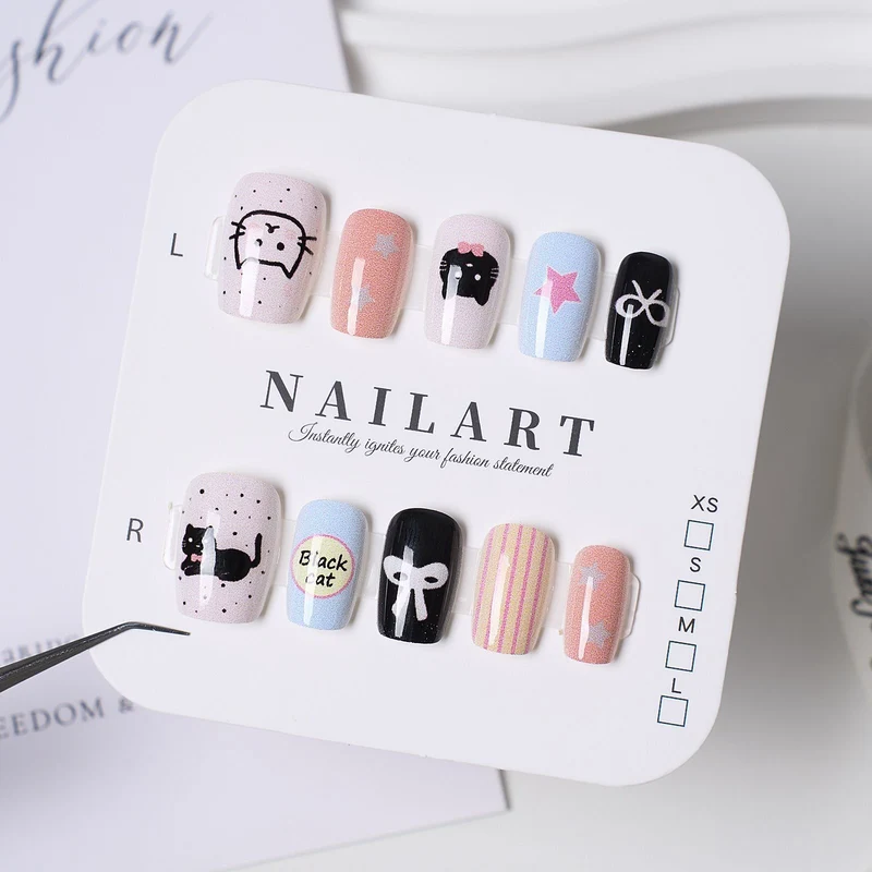 Dekorativer Schmetterlings-verzierter Press-On Nagelset